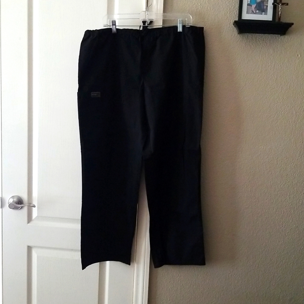 Black scrub straight leg pant